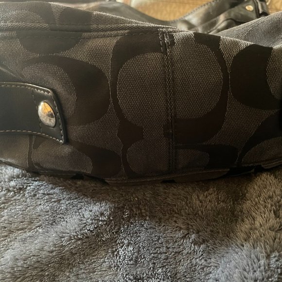 ♥ Coach Signature Medium Shoulder Bag Leather trim silver hardware ♥ - Picture 6 of 6